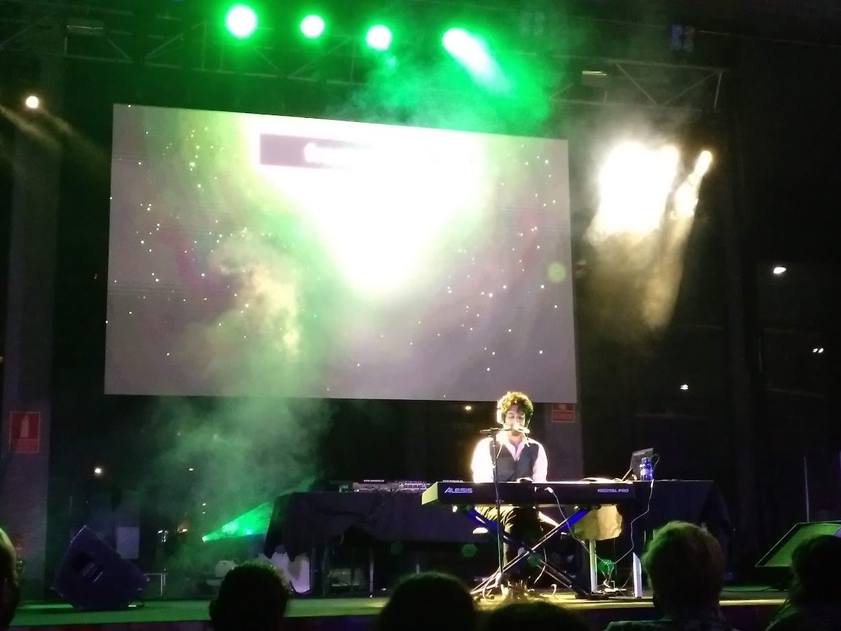 Aniterasu's tweet photo. No se puede expresar lo bien que lo hizo @fromguer en el concierto de ayer, te traslada a tu infancia con esas bandas sonoras. 

Te deseamos lo mejor donde vayas 😀, aquí ya te has ganado unos fans (¡Y esperamos que vuelvaas!) ☺️ https://t.co/qddjbBoAuu
