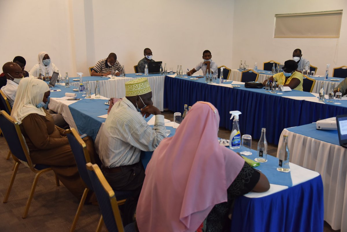 TIKenya's tweet photo. Happening now: training #KwaleCivilSocietyConsortium on election preparedness & monitoring, including the use of #CampaignWatch portal ➡️ https://t.co/5TdSmLzgee.
Through #CampaignWatch, the public can anonymously report the use of public resources during election campaigns. https://t.co/ztFqpwIx6a