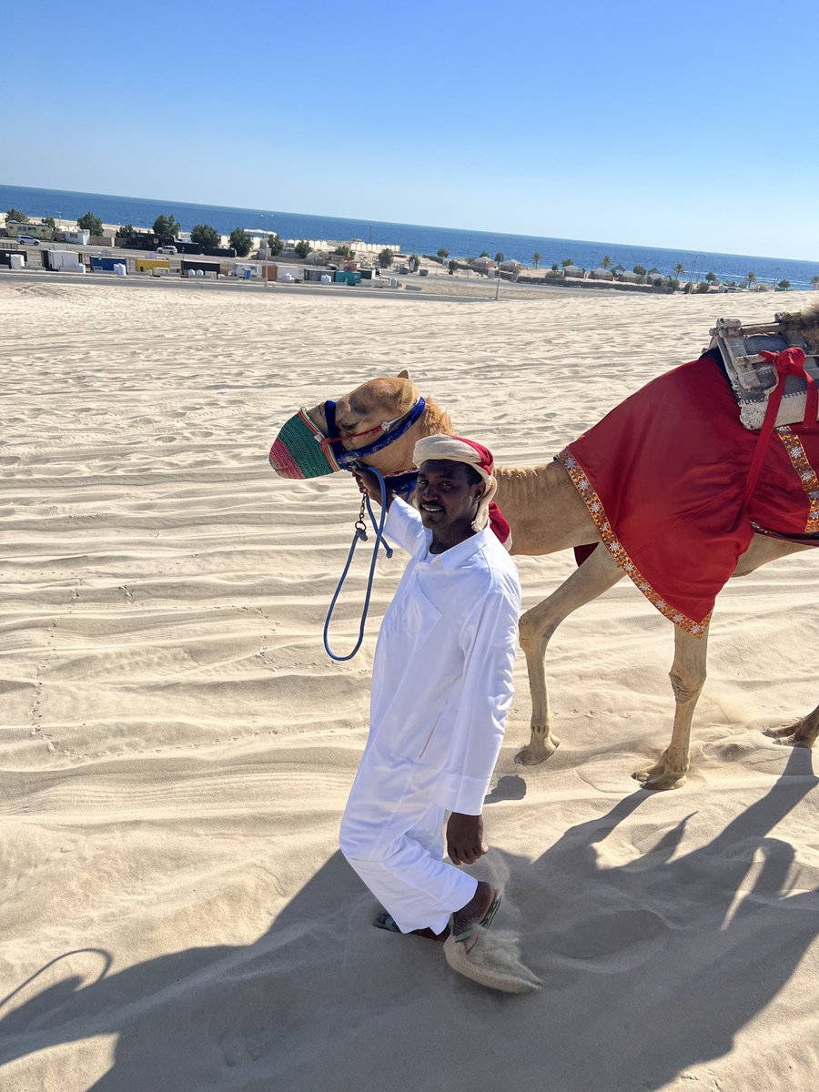 منطقة سيلين ( خور العديد ) ، على الحدود مايين قطر والسعودية ، يميز هذه المنطقة في قطر الكثبان الرملية على شاطىء البحر 😍👌🏻