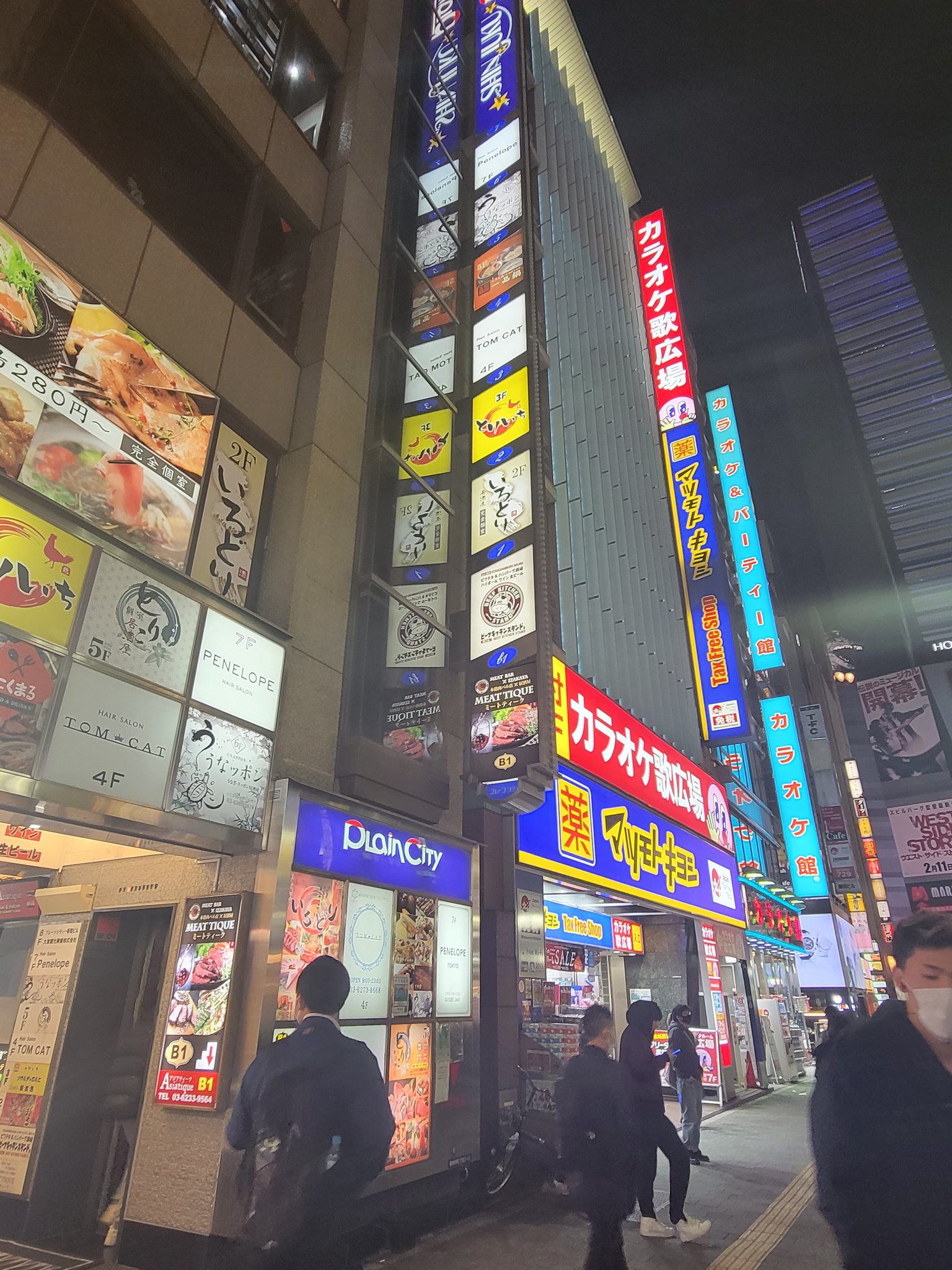 雛 Shk 注意喚起 新宿駅東口の いろどりという居酒屋が最悪でした 丁度入ろうとしたところ 店員さんが出てきて 年末なこともあり席が空いてるか 個室はあるか聞くと 4人がけの広い完全個室があります ということで入店 まず 私たちの 雛 Shk 注意喚起 新宿駅東口の いろどりという居酒屋が最悪でした 丁度入ろうとしたところ 店員さんが出てきて 年末なこともあり席が空いてるか 個室はあるか聞くと 4人がけの広い完全個室があります ということで入店 まず 私たちの