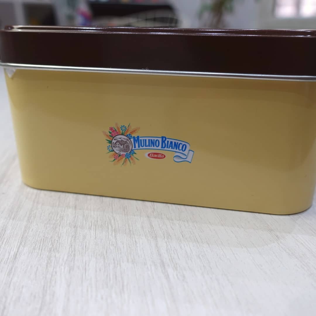 GamingCloset's tweet photo. Nomen omen 🤭... Grazie a @mulinobianco per l'iniziativa #dedicatoate che dopo decenni mi ha permesso di mangiare nuovamente il #soldino (allego foto della confezione sbranata).
#mulinobianco #merenda #snacks #snacktime  #gaming #videogames #foodphotography #Foodies https://t.co/rJS9CdwWTC