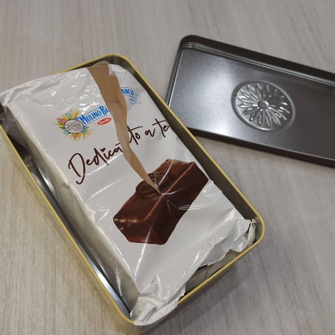 GamingCloset's tweet photo. Nomen omen 🤭... Grazie a @mulinobianco per l'iniziativa #dedicatoate che dopo decenni mi ha permesso di mangiare nuovamente il #soldino (allego foto della confezione sbranata).
#mulinobianco #merenda #snacks #snacktime  #gaming #videogames #foodphotography #Foodies https://t.co/rJS9CdwWTC