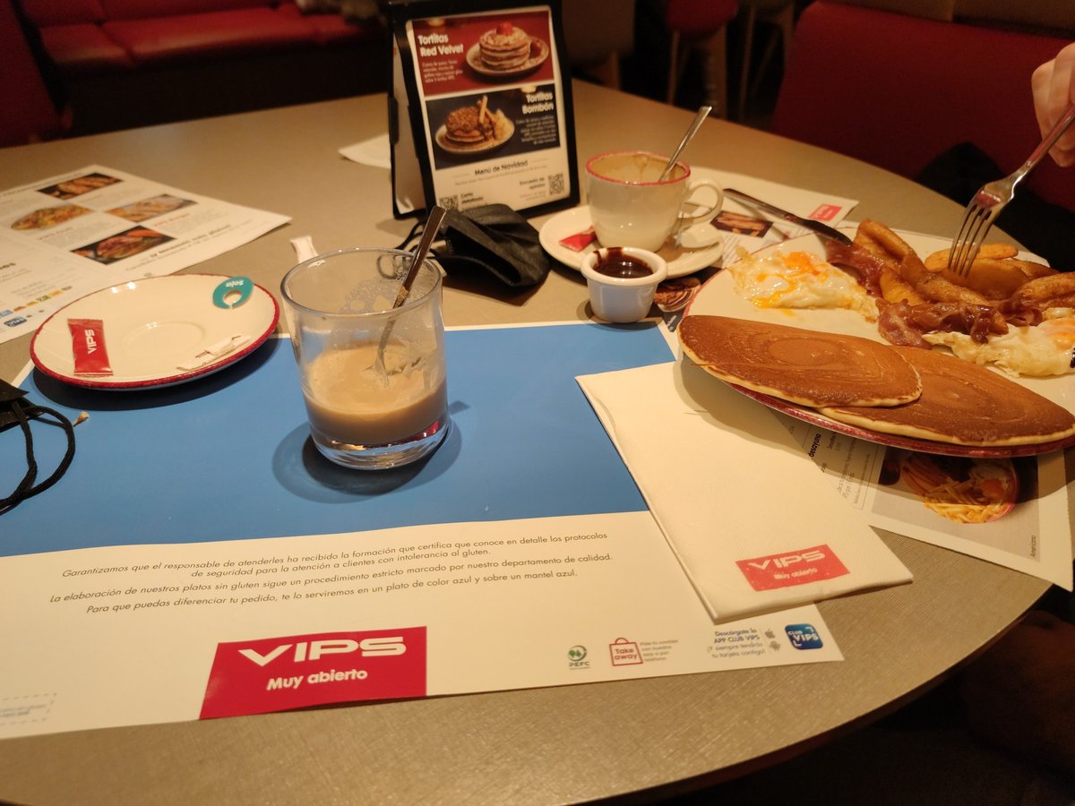 IreneSerrano2's tweet photo. @VIPS media hora de diferencia entre mi desayuno (ya he hecho hasta la digestión) y el de mi acompañante 🤔 https://t.co/zdX5UGmNop