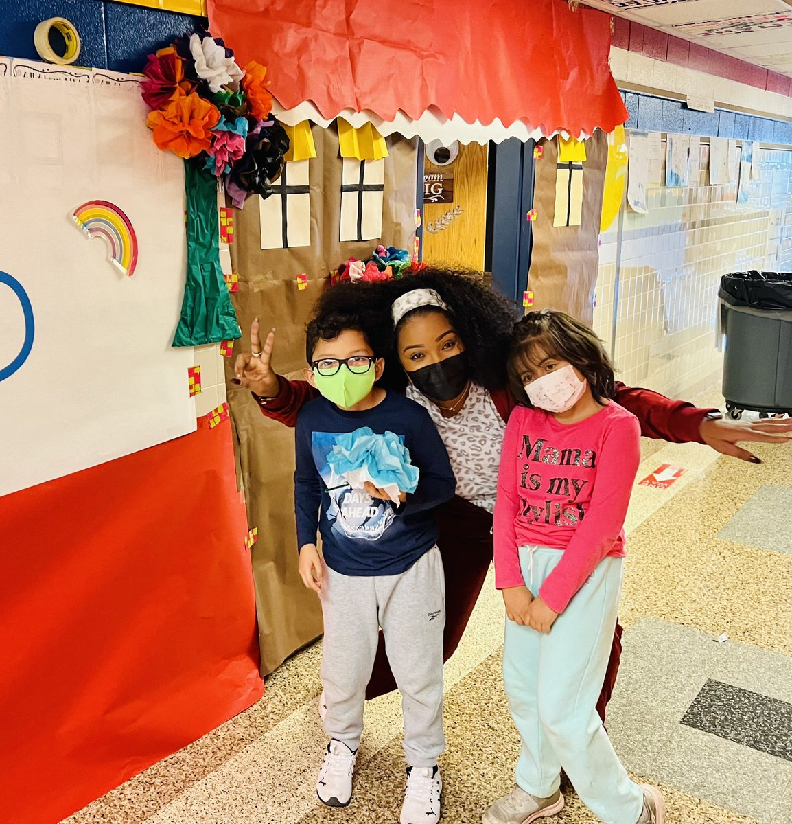 cynthiaslindsay's tweet photo. ⭐️ We love our amazing @ParticipateLrng  2nd Grade Educator, @chrissy_teach! 🤩 Her #CandyLand” theme doorway is awesome! ⭐️ All of our teachers are decorating their doors &amp; hallways with #engaging excitement! ❄️🎄⭐️ #TenDaysUntilWinterBreak ☃️ https://t.co/uwWai79l8x
