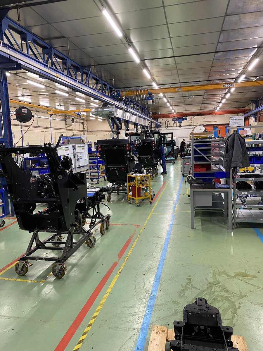 CorentinDuprey's tweet photo. Visite de l’usine Mathieu @GroupeFayat à #Toul @Departement54 d’où sortiront bientôt 2 balayeuses compactes @PlaineCommune au #bioethanol avant 2 nouvelles machines électriques en 22. Pour l’espace public, nous faisons le choix du verdissement de notre flotte et du #madeinFrance https://t.co/i4pqFWlEJw