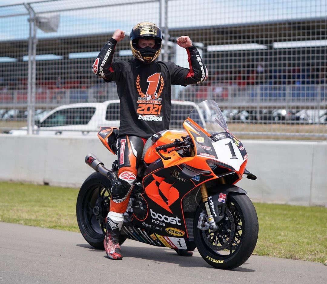alpinestars (@alpinestars) on Twitter photo #MotivationMonday with <a href="/WayneMaxwell47/">Wayne Maxwell</a>, the 2021 ASBK Superbike Champion ✊✊✊
#Alpinestars | #AlpinestarsProtects #MotivationMonday with <a href="/WayneMaxwell47/">Wayne Maxwell</a>, the 2021 ASBK Superbike Champion ✊✊✊
#Alpinestars | #AlpinestarsProtects