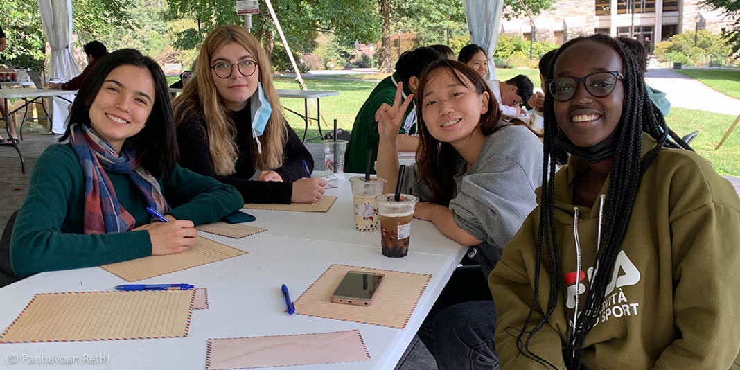 iacbg's tweet image. Student services, on-campus organizations, tutoring:  there are many resources available to help international students thrive at U.S. HEIs!  Learn how #IntStudents use campus resources to create an enriching experience. ➡️ bit.ly/3c8Lhyo.  #StudyWithUS
