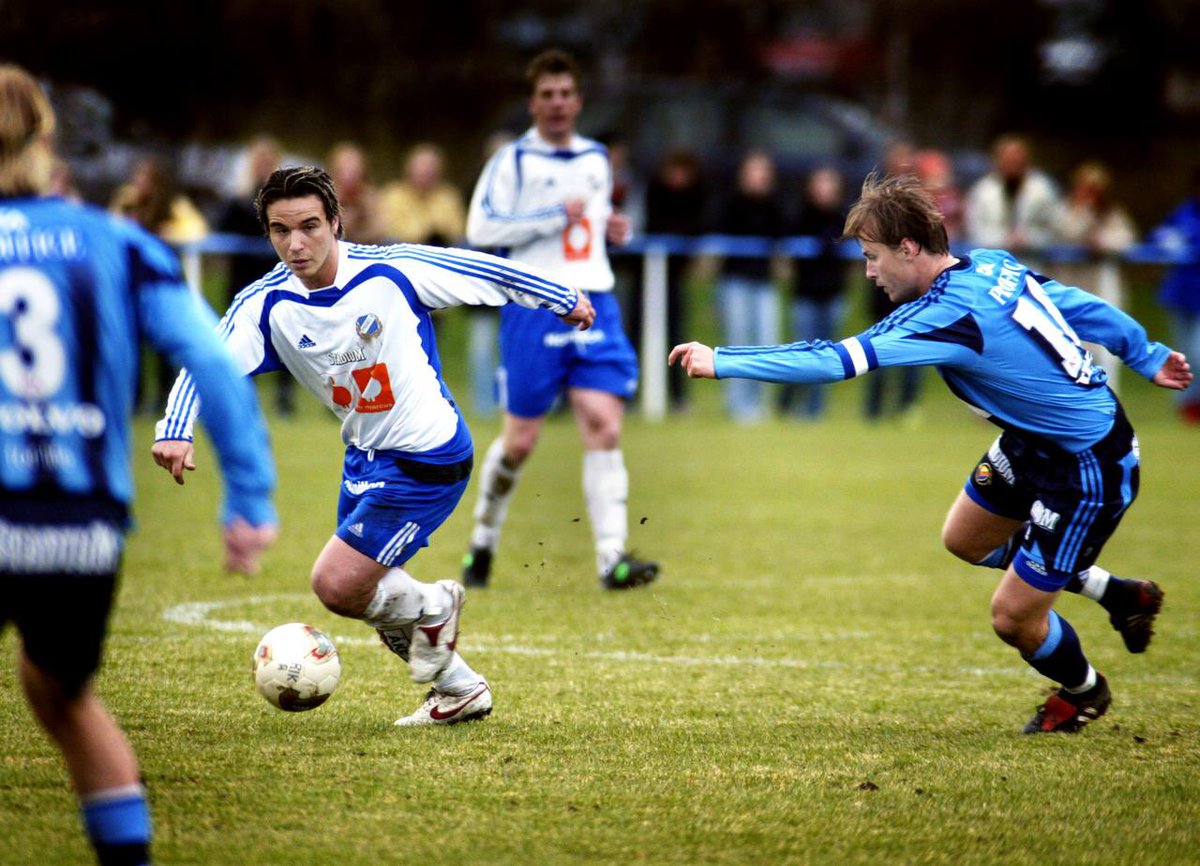 Vi får passa på att gratulera vår gamla spelare <a href="/nordingerzic/">Nordin Gerzic</a> till en fin fotbollskarriär som avslutades i helgen. Man kan säga att mycket av den framgång han haft satte fart på Grenadjärvallen under ledning av en viss Alexander Axén. Grattis Nordin! #RIK Foto: <a href="/SportenNA/">NA Sport</a>