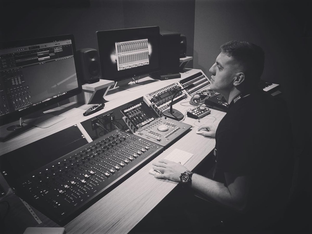 emerson171811's tweet image. Studio time 🖥🎚🎛🎹🎤🎧
#studiotime #musicproduction #musicprocessing #vocalediting #audiopostproduction #vocaleffects #falleninlovewithmusic