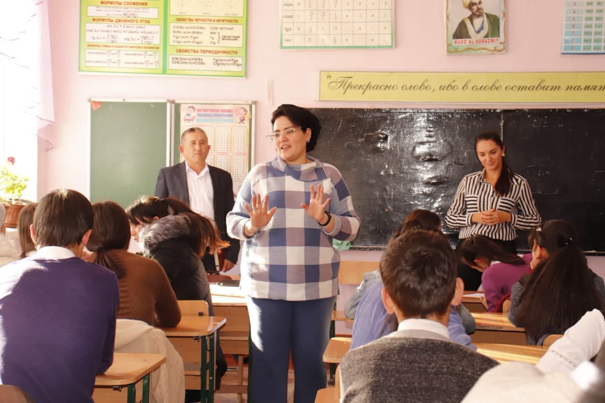 UNDP_Uzbekistan's tweet photo. 1/2

Future #FreeFromCorruption is in the hands of children &amp; young people! 👦👧 

We conducted #integrity &amp; #honesty trainings for schoolchildren in Chiroqchi district who shared their ideas on promoting culture of #ZEROtolerance to corruption.

#AnticorruptionWeek https://t.co/IC1mpwOqZp