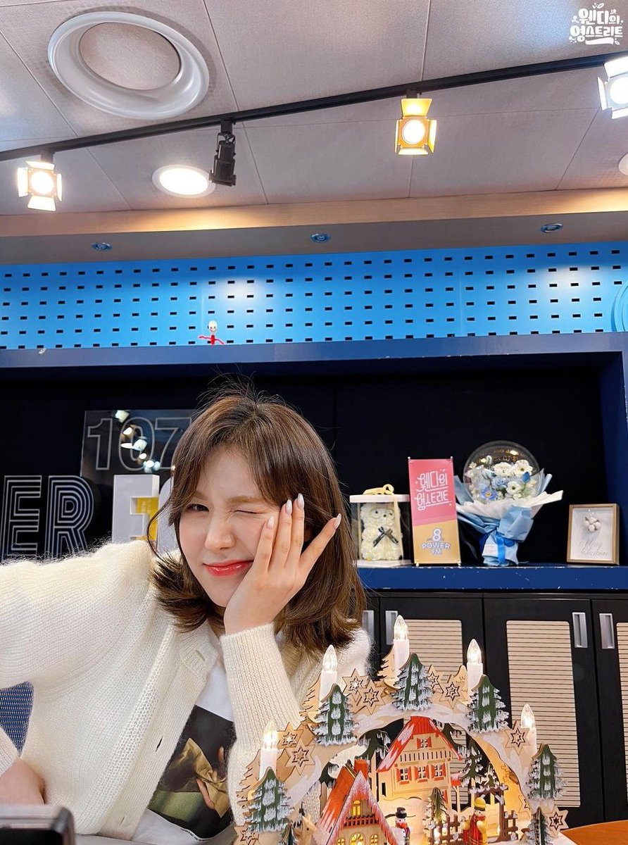 5REDVELVETBR's tweet image. [#INSTAGRAM] 06/12/21 - Atualização de 'sbsyoungstreet' com Wendy

"Wan fofa 😆✌🏻
Ela é fofa mesmo se tirar fotos com essa pose💙
e é fofa mesmo se tirar fotos com aquela pose😊

Você pode encontrar a fofa WanD na #rádiovisual!"

cr.: wandj221