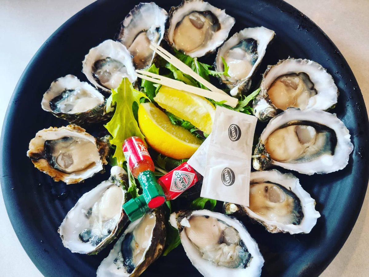 ambientdiary's tweet photo. The before and after.. #kickininn #kickininnemerton #seafood #garlicbutter  #oyster #crab #baybugs #lobster #prawns #corn pippies #mussels #potato #rice https://t.co/XDUAzeHhnz