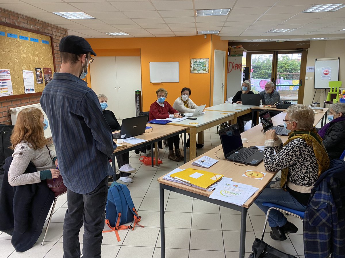 Pie_Ferrari's tweet image. 🙋🏻‍♂️👩‍💻Les conseillers numériques d’#Arras sur le terrain pour donner les 1ères formations aux Arrageois ds leurs usages #InclusionNumérique &amp;amp; accompagnement ds les démarches de e-administration. Cette action s’inscrit ds le cadre du plan #FranceRelance de l’Etat @ANCTerritoires