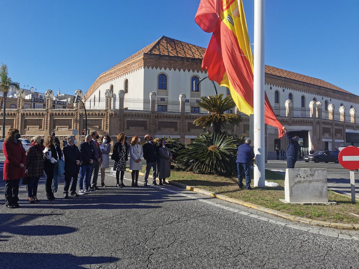 El Día de la #Constitución tiene un lugar señalado en el calendario y en la memoria del país. Nuestra Carta Magna abrió la puerta a derechos fundamentales, a deberes y a un Estado del Bienestar por el que los socialistas seguimos luchando.

Feliz Día de la Constitucion!