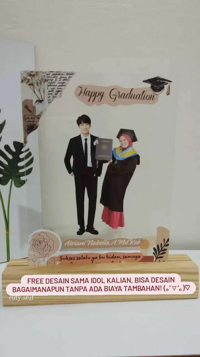 StufyC's tweet photo. NEW TESTIMONY✨

Yang lagi cari kado wisuda, ulang tahun, anniversary, nikahan dll bisa banget kasih acrylic custom yang lucu ini. Harganya under 50k loh😍 https://t.co/R2GCQCEiJO