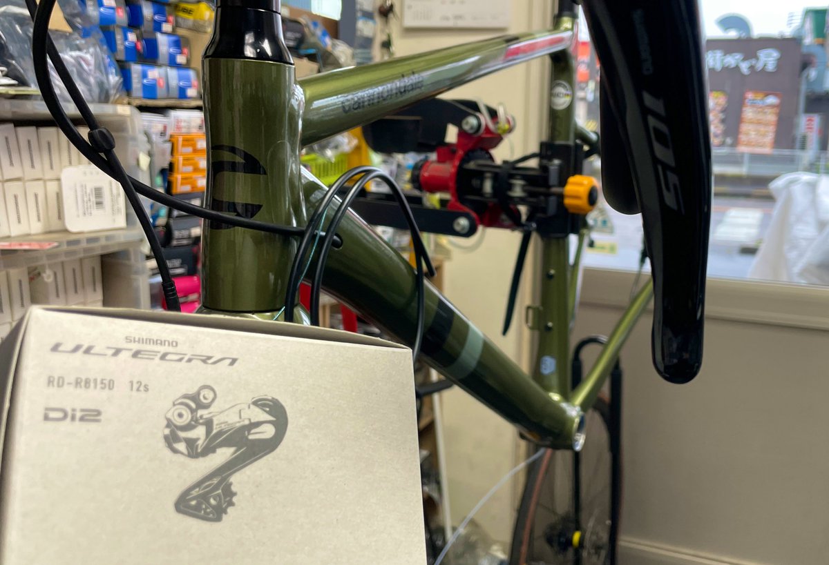 cspopeye's tweet photo. 今日も今日とてDi2🙋‍♂️

今週はcannondale CAAD13 DISCをカスタム中👍
オーダーいただきましてありがとうございます。
丁寧に作業を進めてまいります🔧🪛

#shimanoultegra #ultegradi2 #アルテグラ #cannondale #キャノンデール https://t.co/IhbKmDjAkt