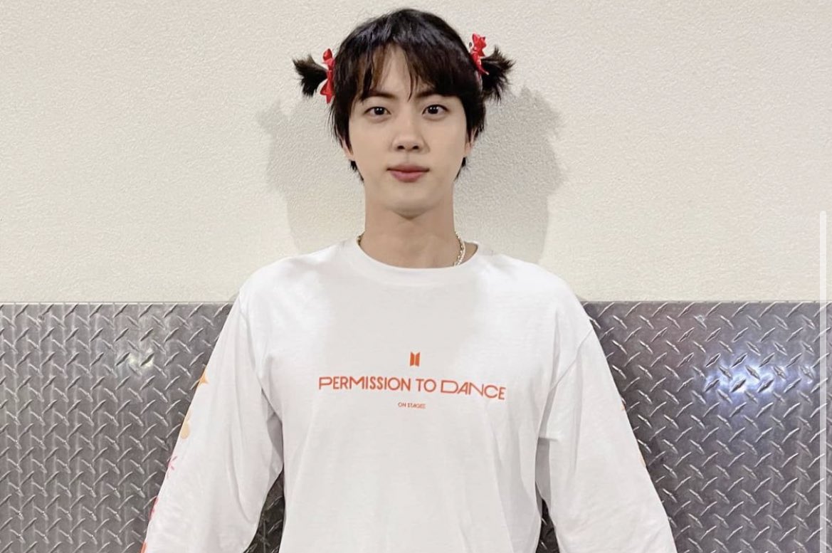 420JOON's tweet photo. three posts on jin’s account and they all make him look like three different people https://t.co/Lo4Wmp4QTj