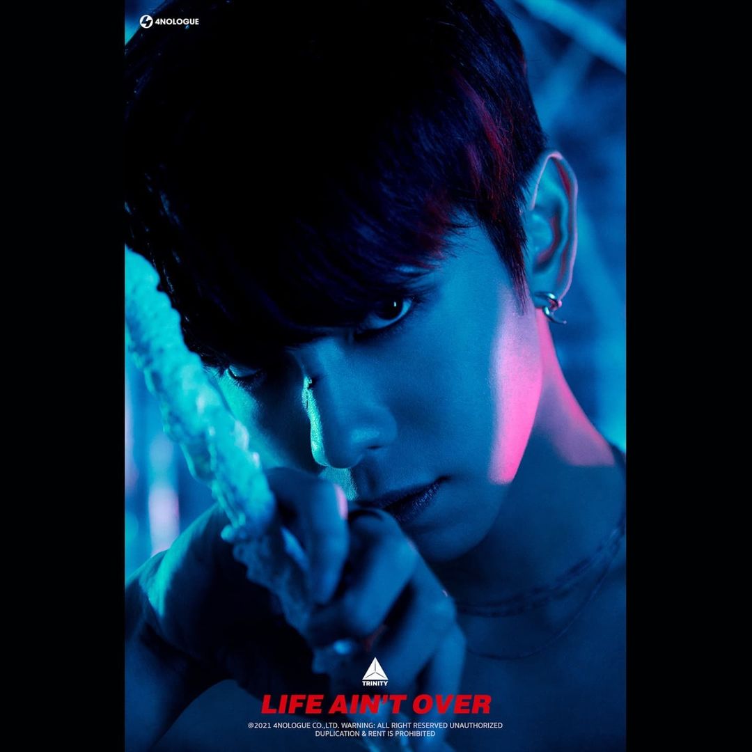 WhyYui1's tweet photo. รอบนี้พี่โฟทำกับเติร์ดแรงมากกก จะตุยแล้วค่ะ
#LifeAintOver_THIRD
#TRINITY1stFullAlbum
#TRINITY_EP01BREATH
#TRINITY_TNT https://t.co/aPwZuHc6ls