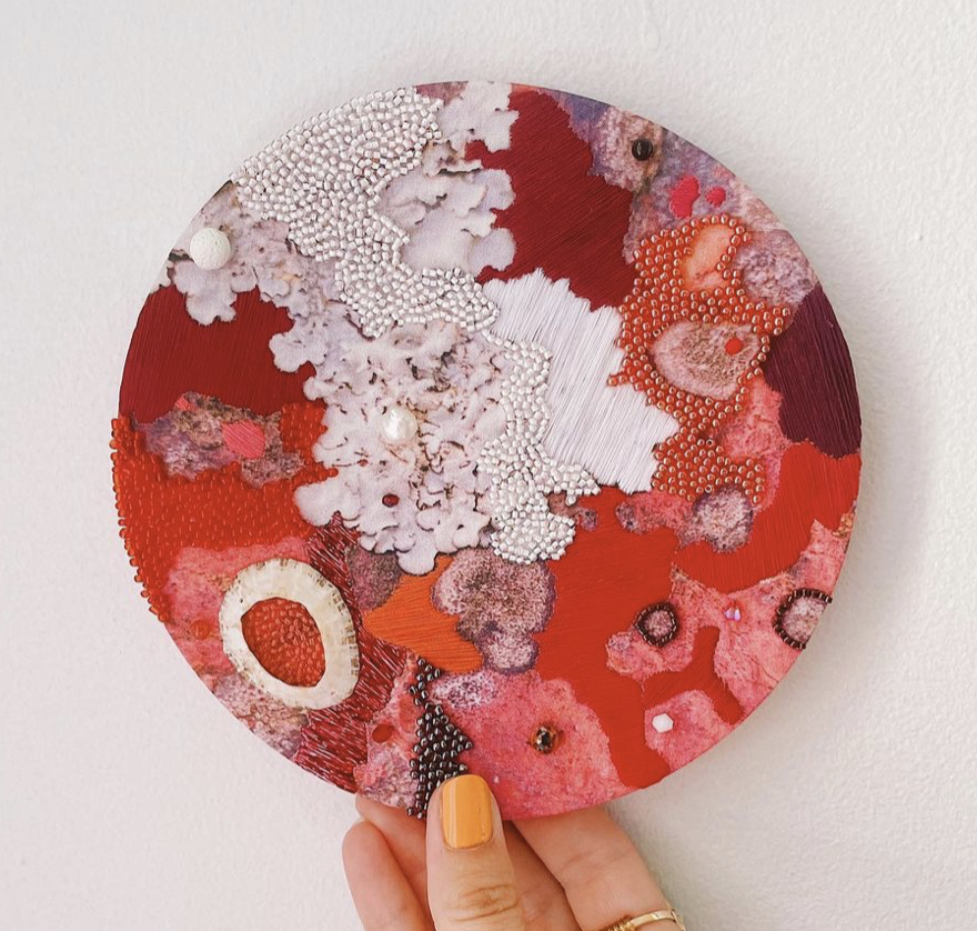 LondonEmbSchool's tweet image. This embroidered piece by @SaltStitches is gorgeous, we love the festive colour palette and beaded textural details!

#embrodoidery #festivecolours #beading 

saltstitches.com