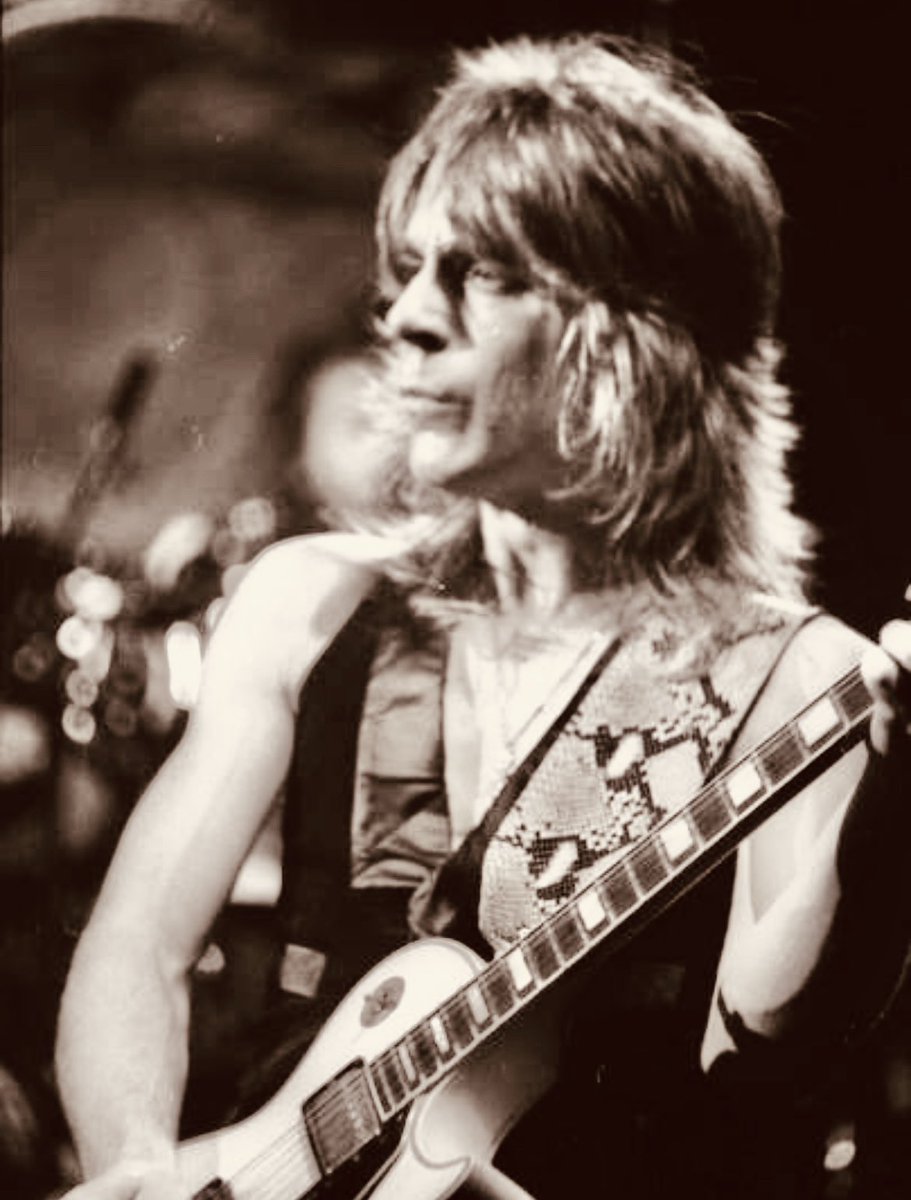 kaz1012c's tweet photo. 私の最も愛したギタリスト🎵
🌹Happy Birthday🌹
✨RandyRhoads Forever✨ https://t.co/nEjdu5H67J