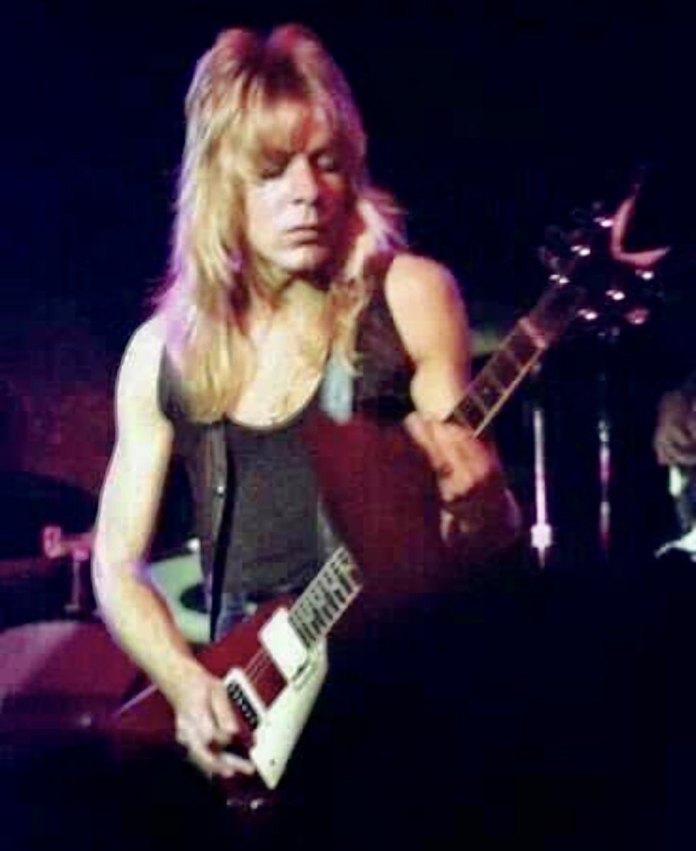 kaz1012c's tweet photo. 私の最も愛したギタリスト🎵
🌹Happy Birthday🌹
✨RandyRhoads Forever✨ https://t.co/nEjdu5H67J