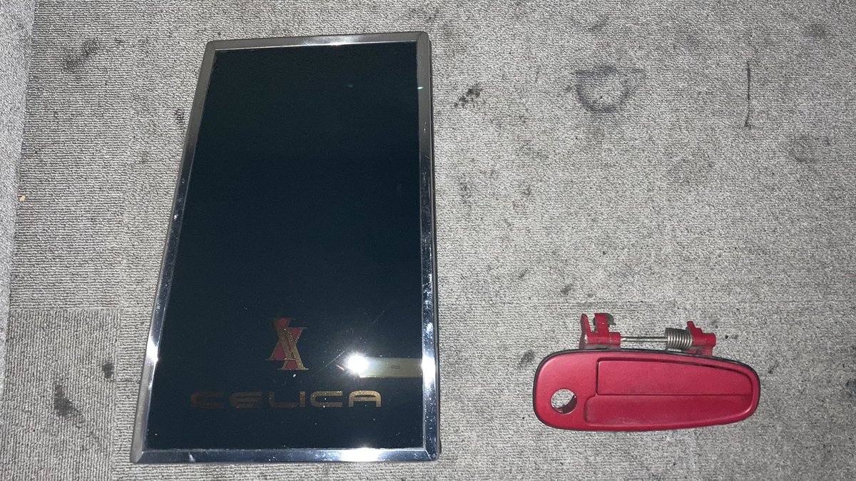 soshin_parts's tweet photo. 本日の一枚は、MA45セリカxxのオーナメントとST202セリカのアウタードアハンドルです。ST202セリカの解体始まりました。アウタードアハンドルから生産開始します。ついでにオーナメントもいかがでしょうか^ ^ #ST202
#MA45 #セリカ #中古自動車部品 #中古パーツ #自動車解体 #usedparts https://t.co/i569UkgQG0