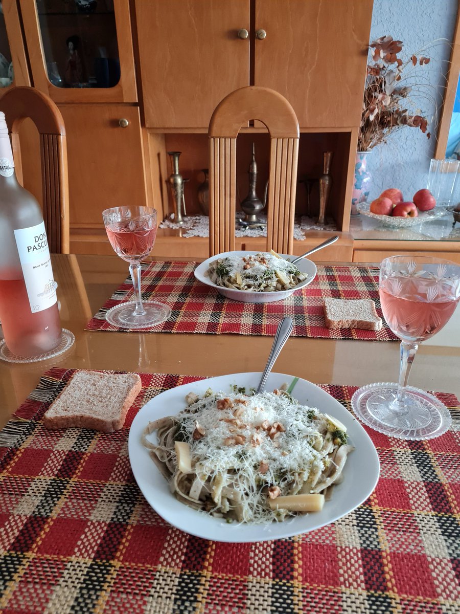 Valentina__Uy's tweet photo. Hoy también me sentí cuidada por la producción...😋
@AparDelictiva
#Domingo
#Pasta
#PastaIntegral
#Pesto 
#InCucinaConAmore https://t.co/SE1JdhJm30