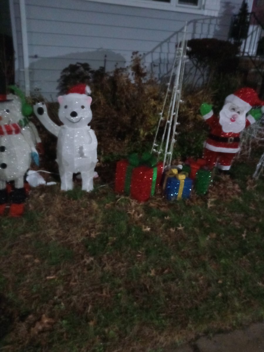Debrabodzin2's tweet photo. Happy Holidays from all in Hewlett https://t.co/8l2JybmWEj