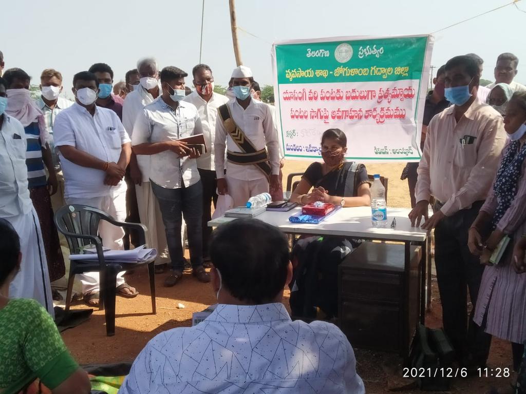 daojogulamba's tweet photo. Honorable District Collector madam visited paddy crop diversification meeting at Kondair Village of Itkyala mandal. DAO Gadwal https://t.co/VbsXf7Ie61
