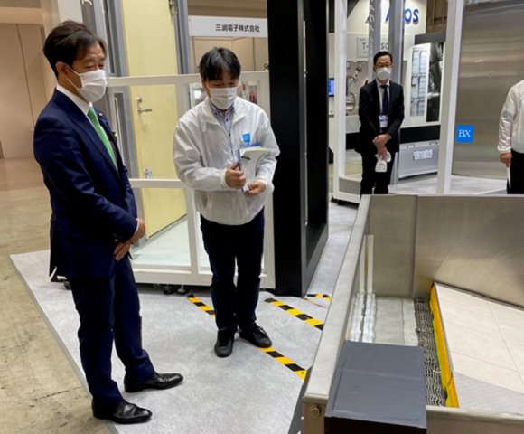 MIC_JAPAN's tweet photo. 防災産業展2021の視察（令和3年12月3日）

令和3年12月3日、田畑副大臣は、「防災・減災によるレジリエンス社会の実現へ」をテーマとした防災産業展2021を視察し、防災に関する製品、サービス等について説明を受けました。
https://t.co/Icxf7BGidI https://t.co/ERWRR75Ykk
