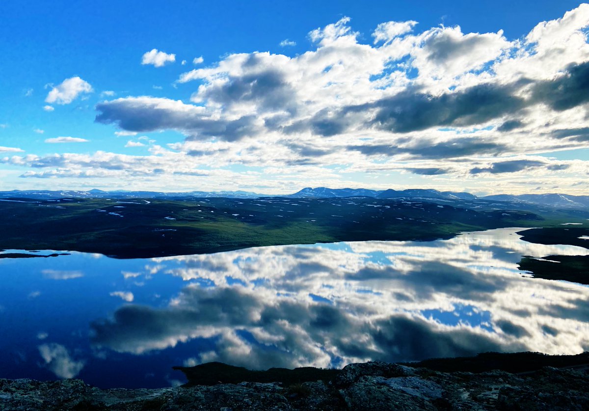 hennanih's tweet photo. Hyvää itsenäisyyspäivää ja Onnea Suomi! 💙🤍
#itsenäisyyspäivä 🇫🇮
#IndependenceDay 🇫🇮 https://t.co/ffuoVWH3yy