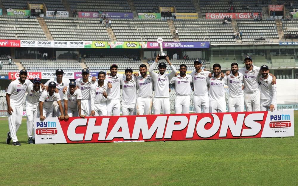 ShreyasIyer15's tweet photo. Test series win with #TeamIndia 🇮🇳 Couldn’t have asked for a better birthday 😁 Thank you everyone for your wishes. One to remember ❤️ https://t.co/WBkXlgyjr5