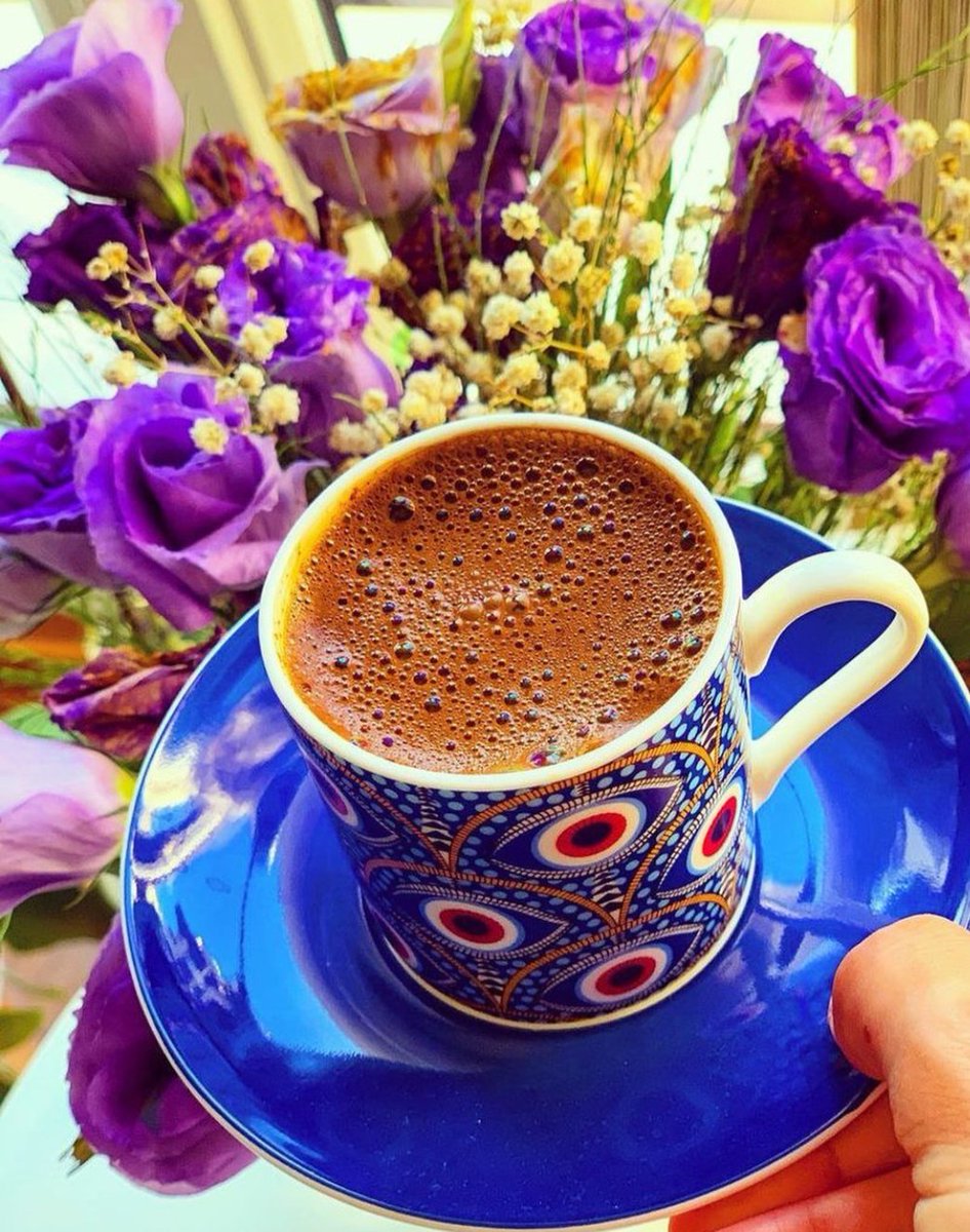 palomi2904's tweet photo. #BuenosDiasATodos #FelizLunes 😄☕🥐💜♿🌞🌻 https://t.co/DT9KEWGU7X