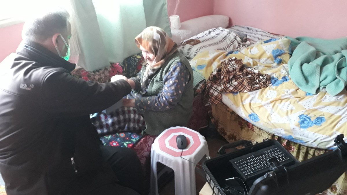 Bolu Merkez Ömerler Köyünde 75 yaş üzeri vatandaşların tc kimlik kartı başvurularını aldık.