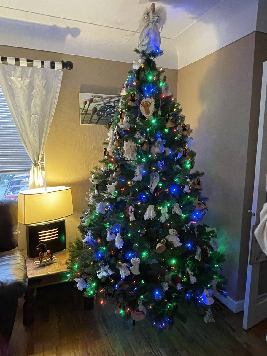 dirharrygirl's tweet photo. 久しぶりの投稿
カナダにきて7ヶ月が経ちます🇨🇦
クリスマスの飾り付け🎄🎅 https://t.co/3YJFeu8KnZ