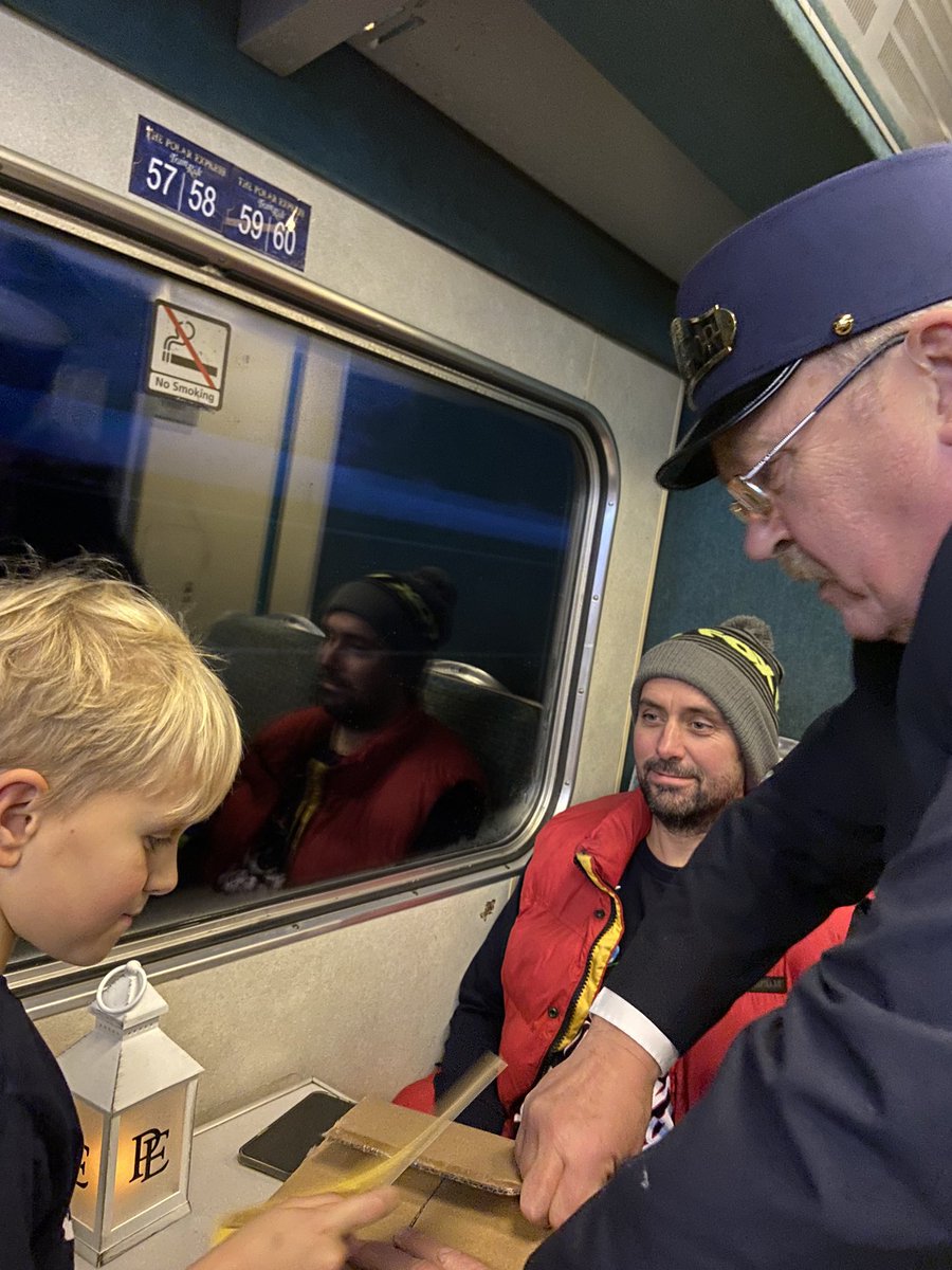 Charlie78097349's tweet photo. Yesterday we rode the polar express! @Southfield1W @southfieldY2 https://t.co/aIr6QzCk7h