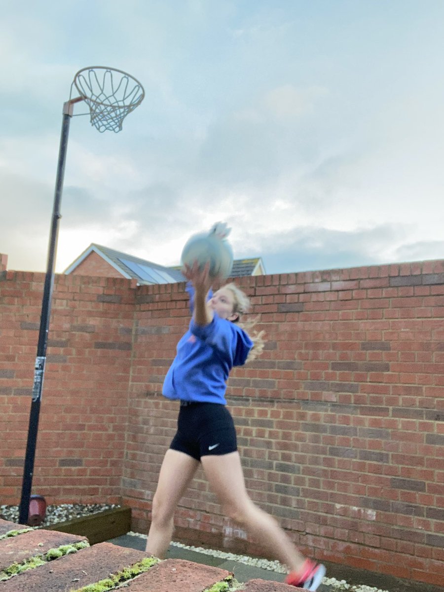 GracePierson7's tweet photo. 5 weeks after surgery i’m back 🙂 thank you to ⁦the surgeons at Addenbrooks, ⁦@sxrielady⁩ and all the coaches at ⁦@RoystonNetball⁩ and ⁦@CambsCounty⁩ 💕 https://t.co/ouBcz1vREN