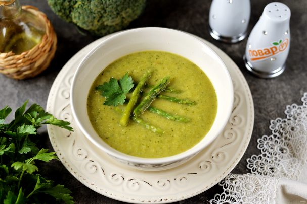 Суп пюре из спаржи. Крем-суп из зеленой спаржи. Аспарагус суп. Консоме из спаржи. Крем из спаржи.
