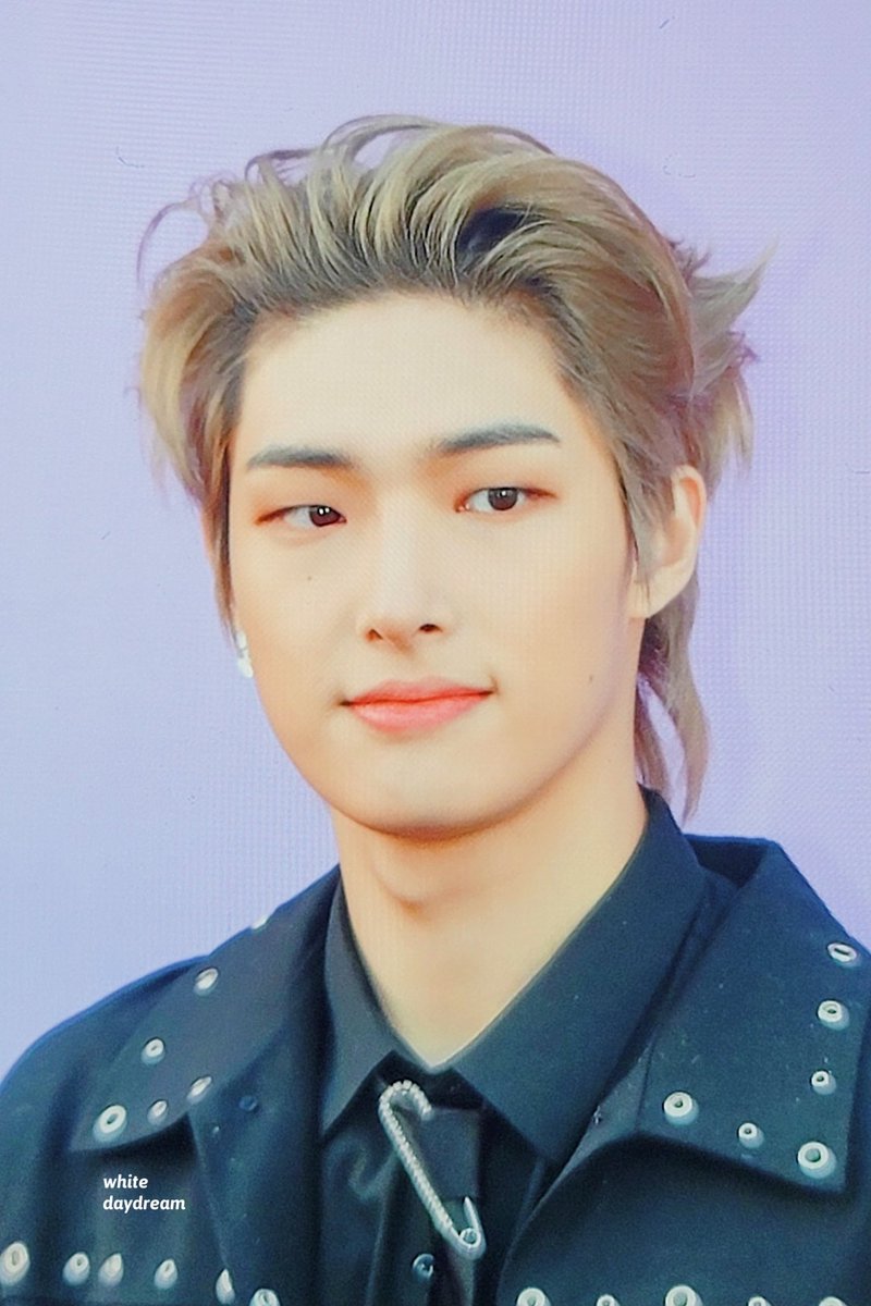 FIX0NMNGI's tweet photo. wait OHMYGOD HE'S SO GORGEOUS AND UNREAL AND BEAUTIFUL AND FLAWLESS https://t.co/7jlLtHIZqM