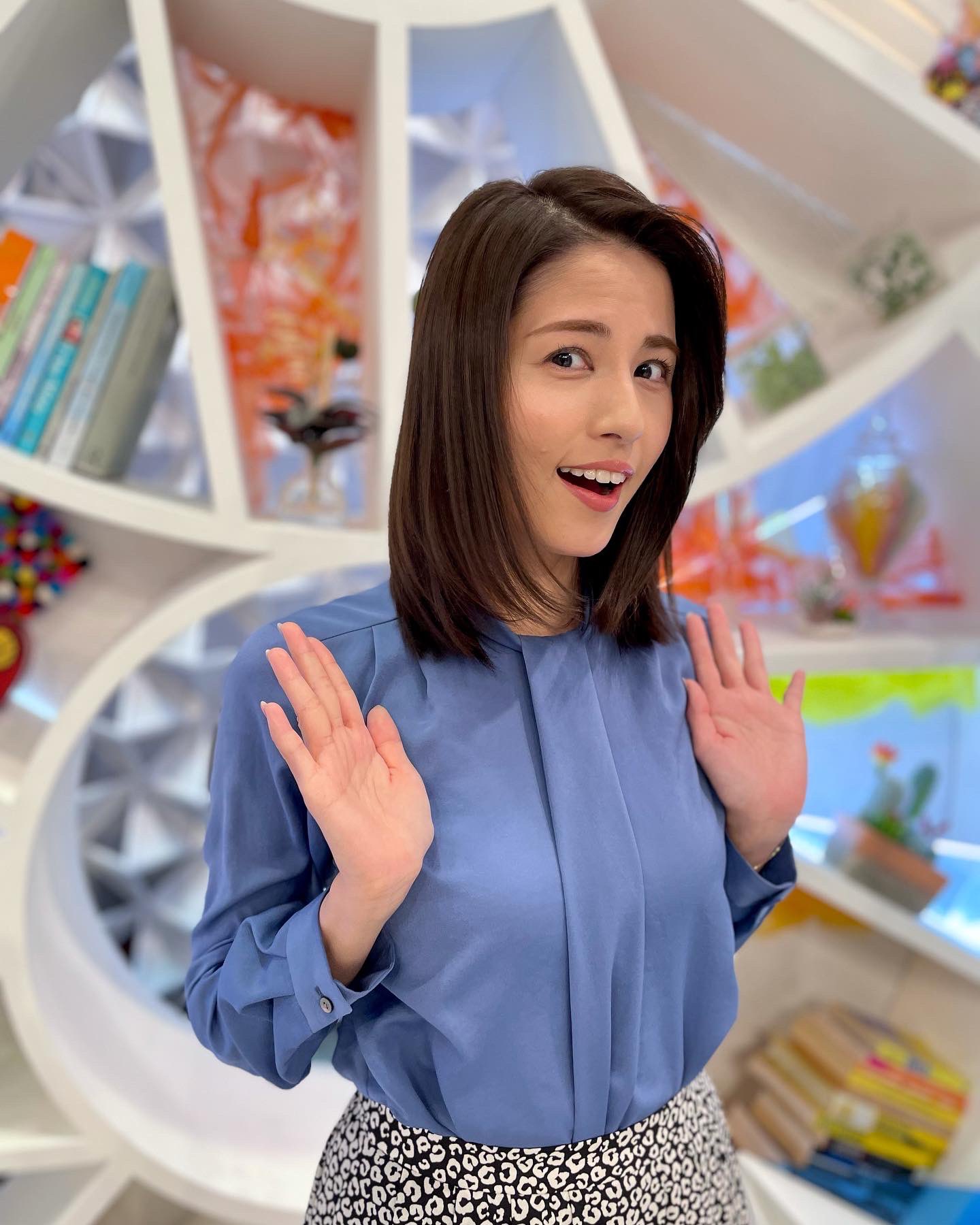 Twitter 上的 めざまし８ Yumi S Fashion きょうの永島アナは ブルーのブラウスにレオパード柄のスカートのコーデ Yumi S Point は ズバリレオパード柄のスカート モノトーンながら コーデのアクセントとなっておりマス 次回もお楽しみに