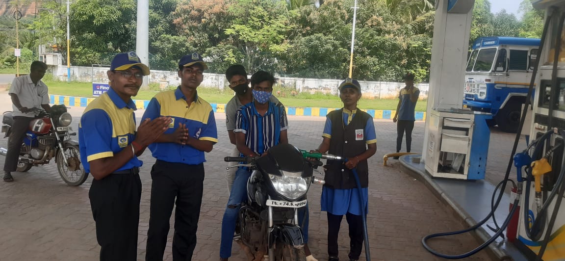 BpcRetailTvl's tweet photo. Congratulations to all the lucky customers who won Rs 200/- free fuel during #Happy Hours Campaign in the districts of Tirunelveli Retail Territory @BPCLimited @BPCLRetail @8singhi https://t.co/783uILZPB7