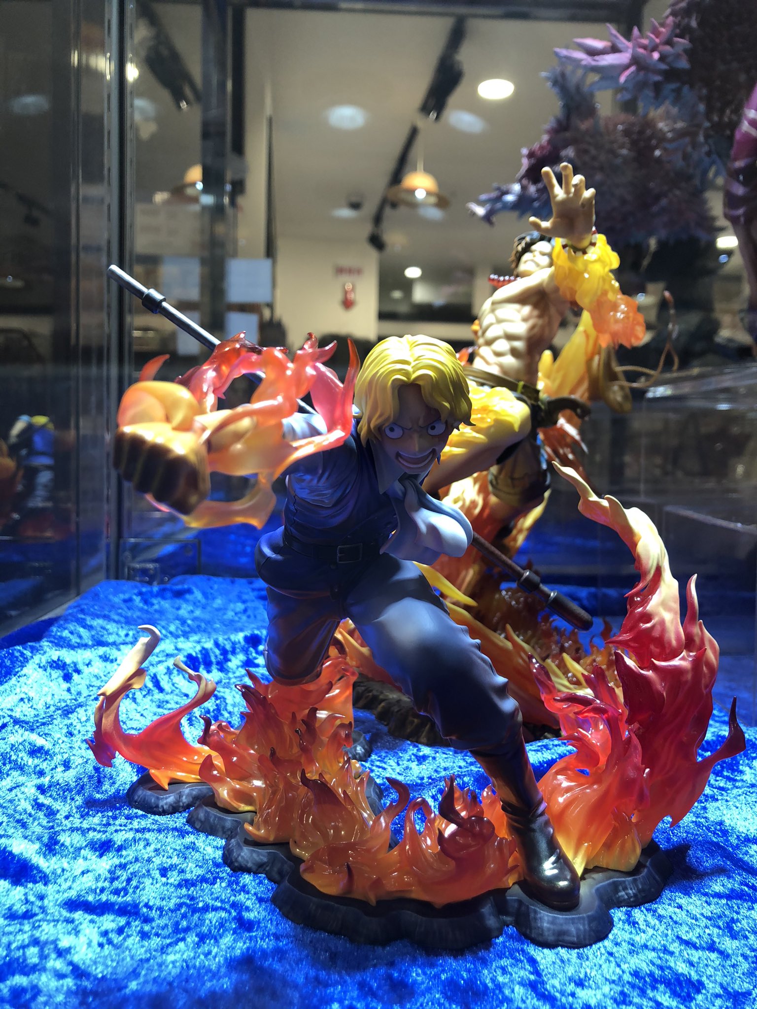 تويتر One Piece麦わらストア渋谷本店 على تويتر Rt Pop15thmemorial 麦わらストア渋谷本店にて P O P サボ 火拳継承 をエースと共に展示中 是非お近くに来た際は見ていってくださいね Onepiece Pop Mh T Co C2kmdrg2mh