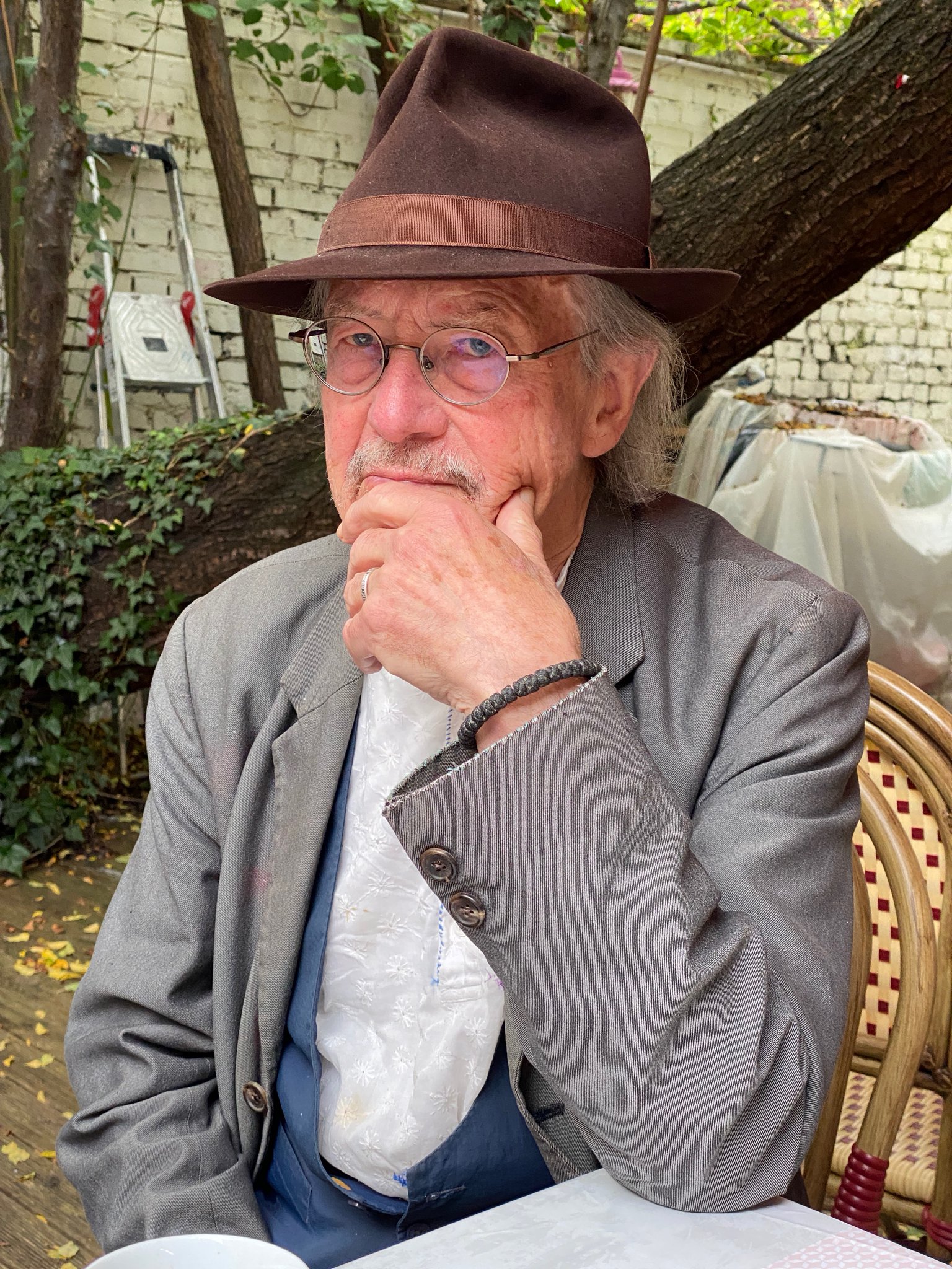 Happy Birthday Peter Handke! 
Foto: Herbst 2021. Hut: Malte Herwig 