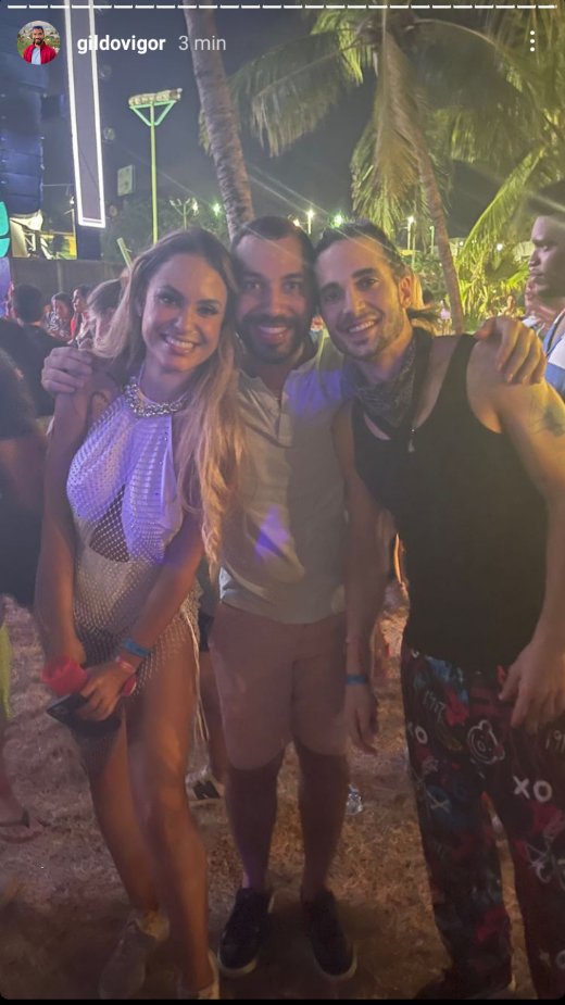 minharazaoFKAG's tweet photo. tem alguém aqui pra surtar cmg????????? https://t.co/u1sysJbBQ9