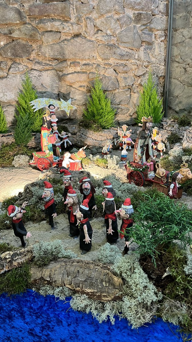 casaentremesos's tweet photo. 🔈Amics i amigues, AVUI OBRIM! 

Podreu venir a veure el pessebre popular i humorístic, a comprar a la botigueta o a visitar les exposicions temporals.
Recordeu que ja podeu participar a la campanya de recollida de llibres i joguines Dona ales a la generositat.

Us esperem! 🤗 https://t.co/J9nvP2ZUz6