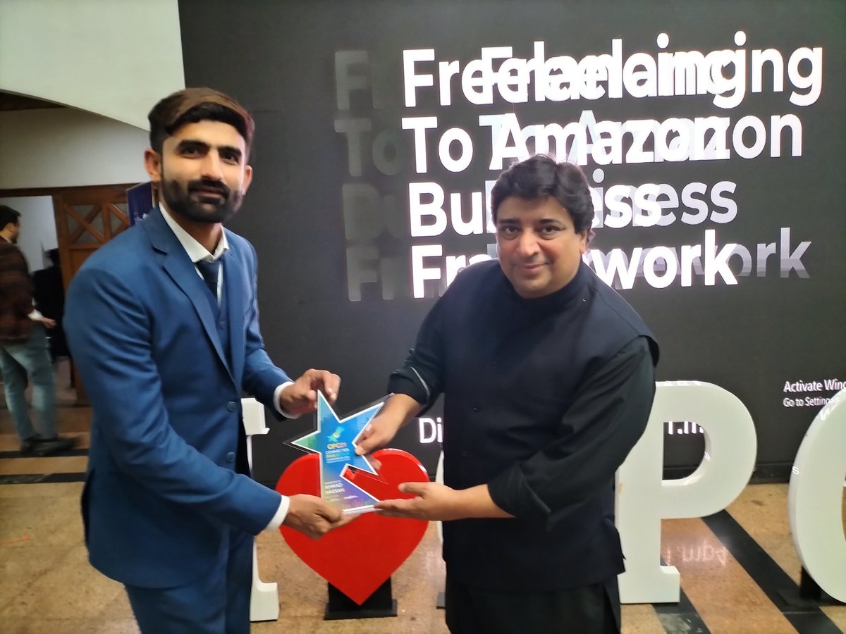 ahmadhassanseo's tweet photo. Connected Pakistan Conference 2021 Digital Awards #CPC #connectedpakistanconference #cpc2021 https://t.co/CZ4gT8ogWQ