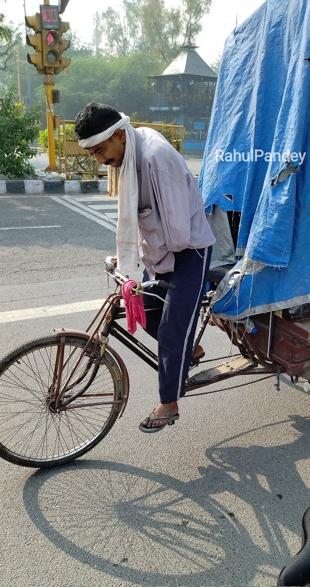 लोग जिस हाल में मरने की दुआ करते हैं 
मैंने उस हाल में जीने की क़सम खाई है 
@अमीर क़ज़लबाश

#MondayMorning #MondayMotivaton #mondaythoughts #life #delhi #struggle #dailylife