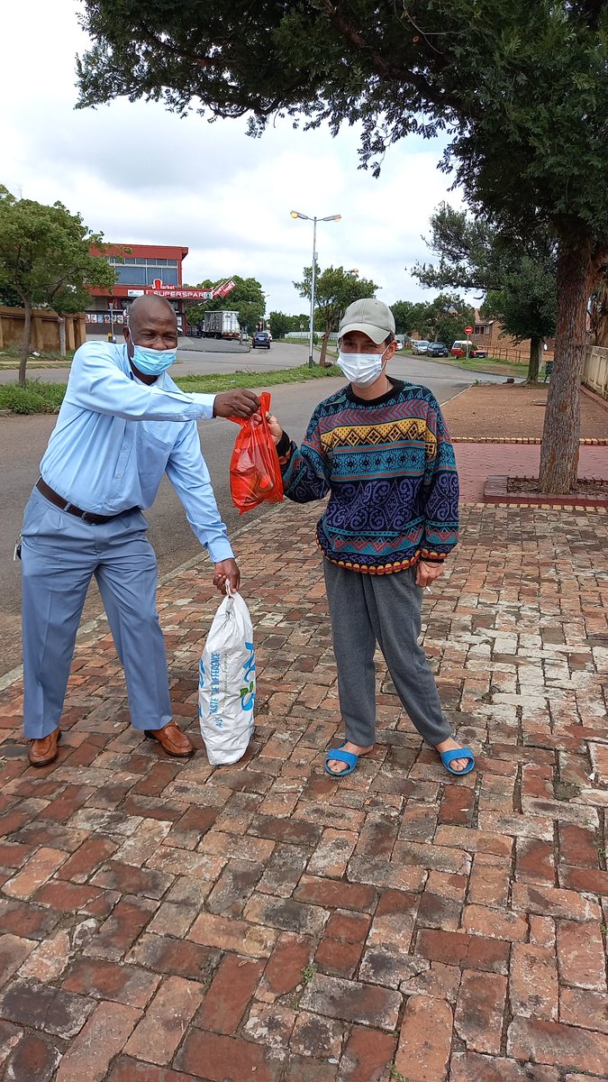 "It is just me, myself and I... I am unemployed and have no kids. Thank you for this hamper and potatoes. It's good to know you care <a href="/potatoes_za/">Potatoes South Africa</a> <a href="/Willie18674579/">Willie</a>." (Yolandi Engelbrecht, #passthepotato recipient from West Park in Pretoria West)