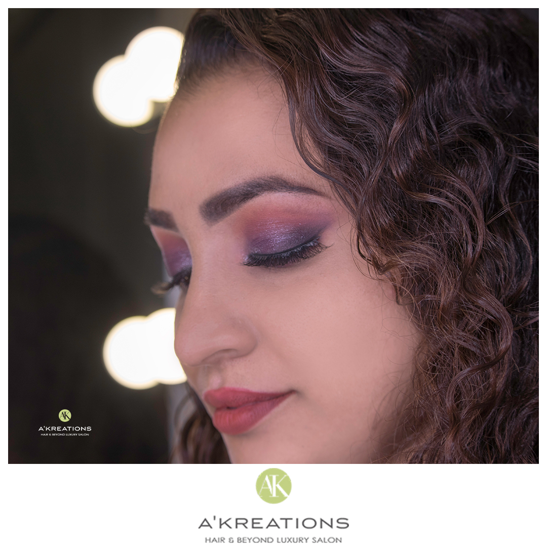 AKreationsIndia's tweet photo. Trending eye make-up! Makeup by Top Stylist Swati Khaire.
#akreationsindia #happyclient #celebritysalon #akreationspowai #akreations #modernsalon #trending #makeup #makeupartist #makeuplooks #glammakeup #makeuplooks #makeuptutorial #partymakeuplook #makeover #eyemakeup https://t.co/uMOTppXb41