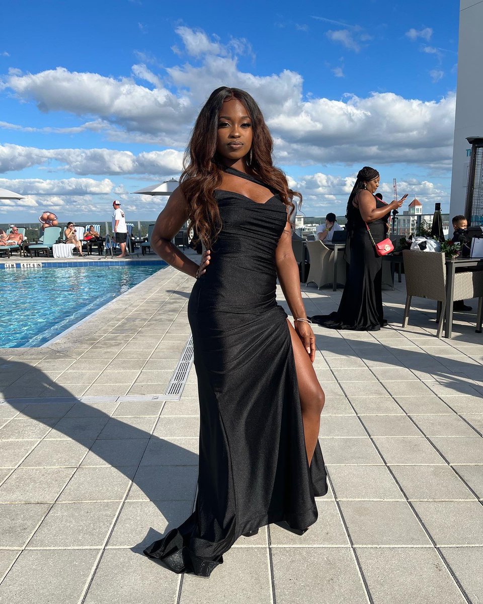 _ROCKtheFRO's tweet photo. First time in a wedding and I was appointed maid of honor. Had to look the part 😁 https://t.co/1vzING9Okw